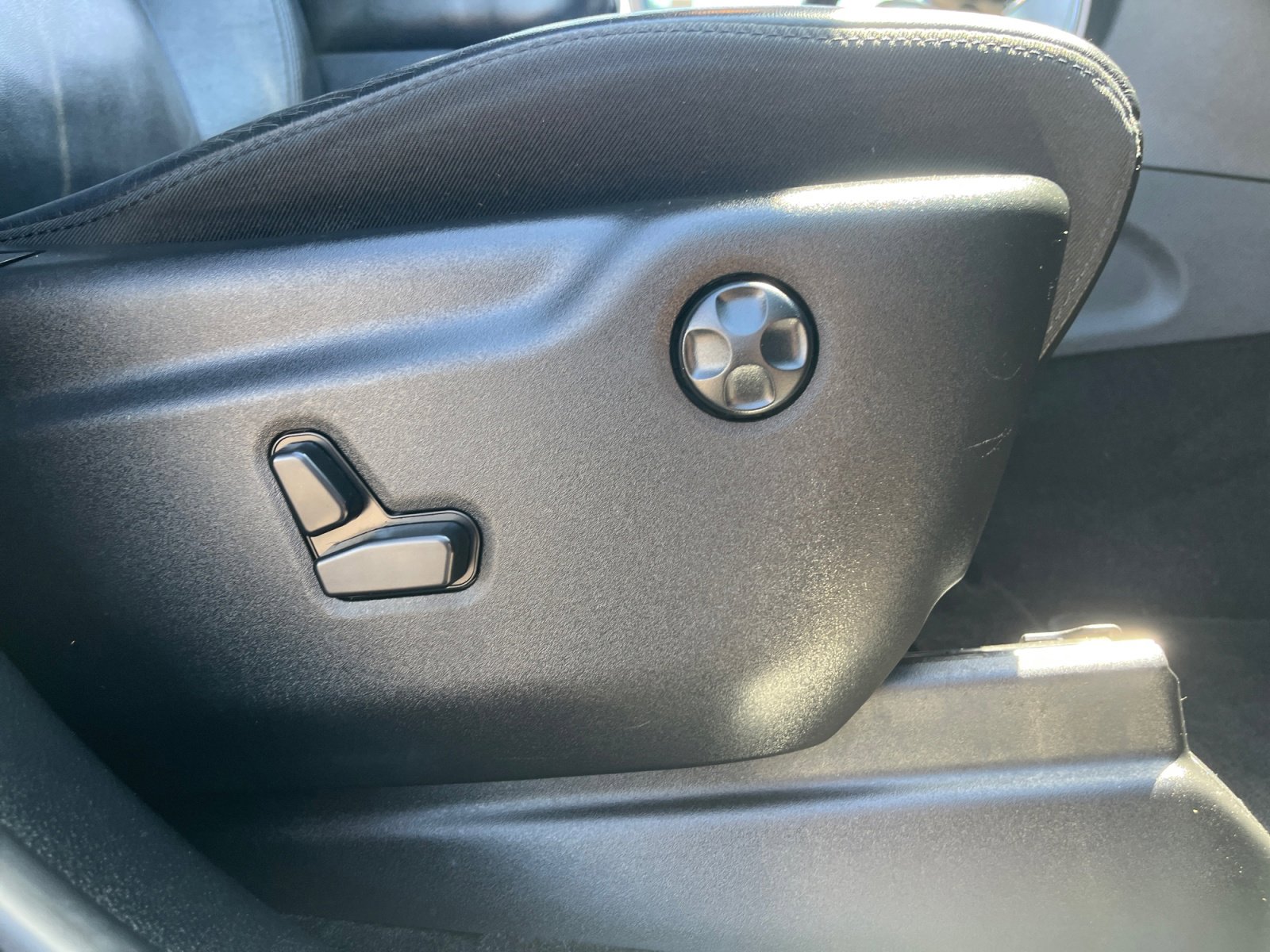 Used 2019 Jeep Grand Cherokee Limited w/ Trailer Tow Group IV image 28