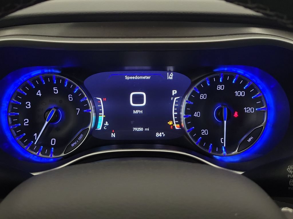 Used 2023 Chrysler Pacifica Touring-L FWD image 17
