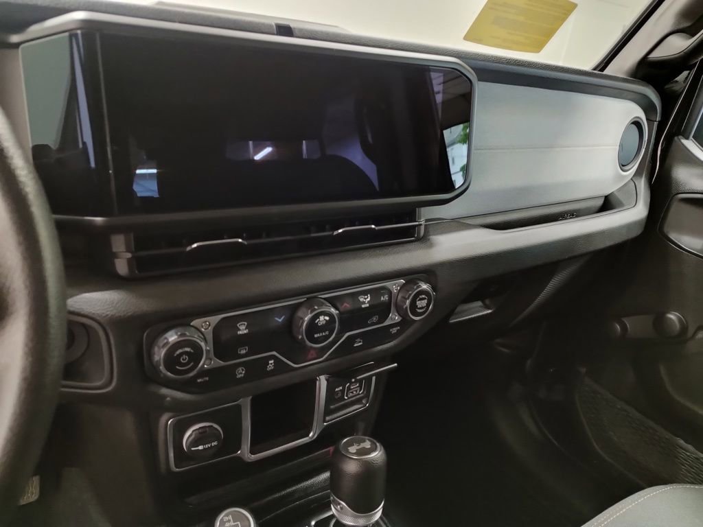 Used 2024 Jeep Wrangler Unlimited Sport AWD/4WD image 15
