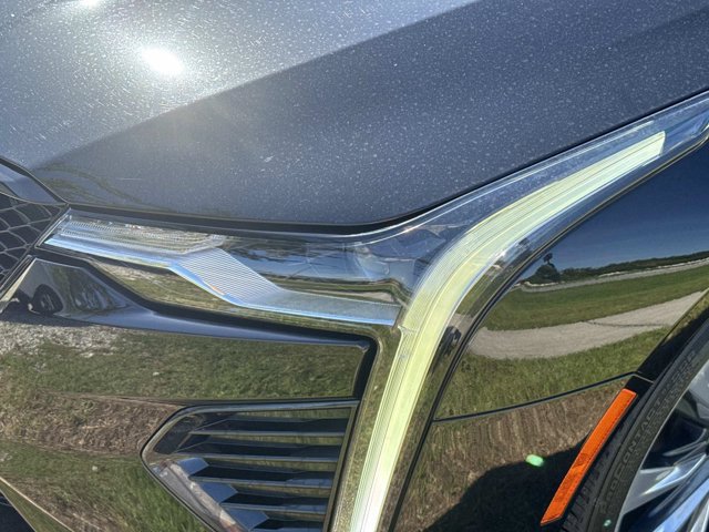 Used 2022 Cadillac CT4 V RWD image 9