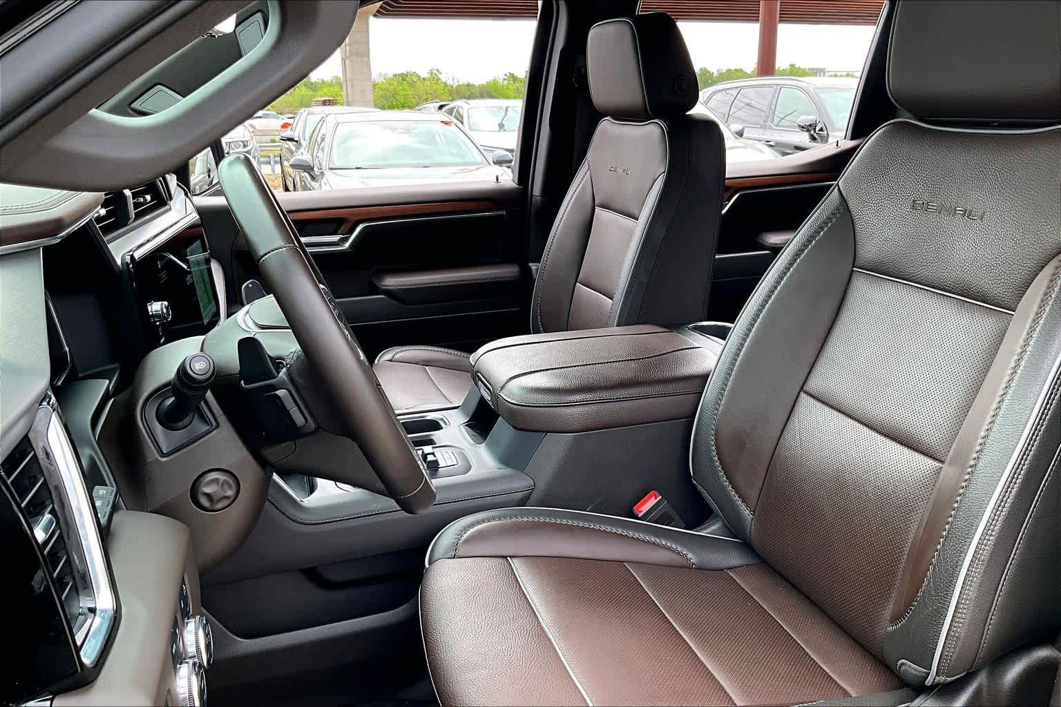 Used 2023 GMC Sierra 1500 Denali w/ Denali Reserve Package AWD/4WD image 8