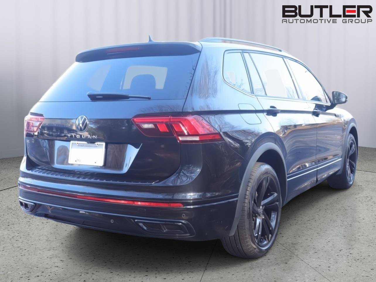 Used 2024 Volkswagen Tiguan SE R-Line image 7