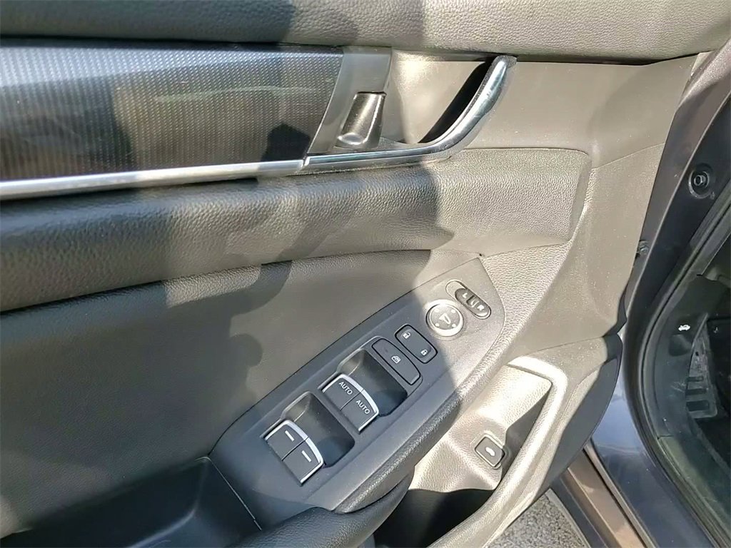 Used 2020 Honda Accord Sport image 10