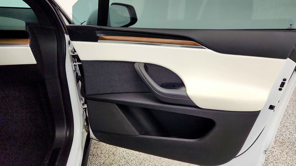Used 2022 Tesla Model X image 29