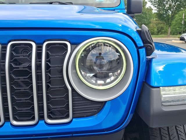 Used 2025 Jeep Wrangler Unlimited Sahara AWD/4WD image 9
