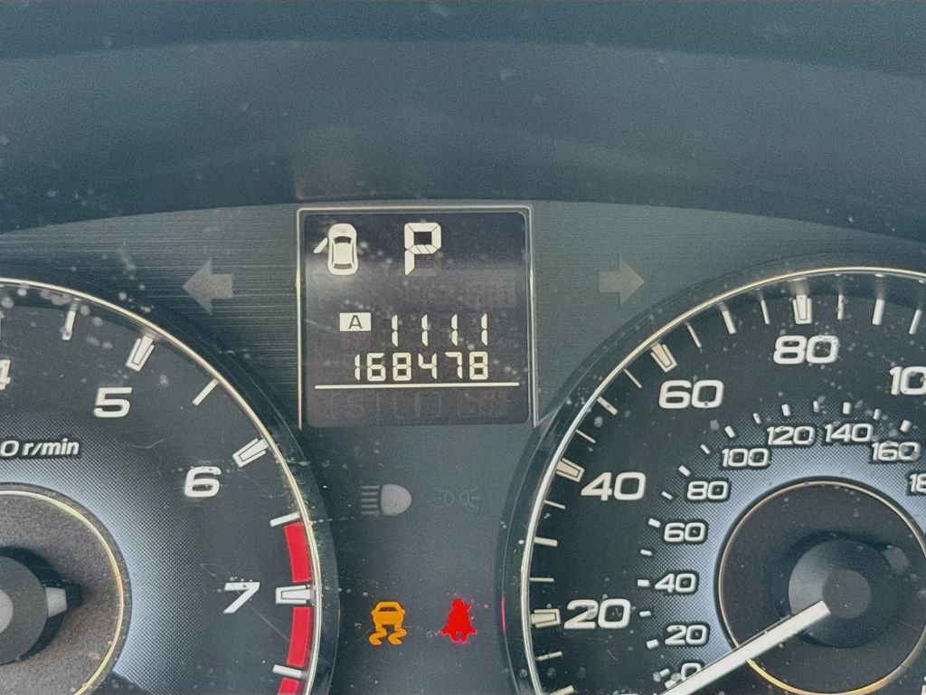 Used 2010 Subaru Outback 3.6R Limited w/ Popular Equipment Group 2A AWD/4WD image 14
