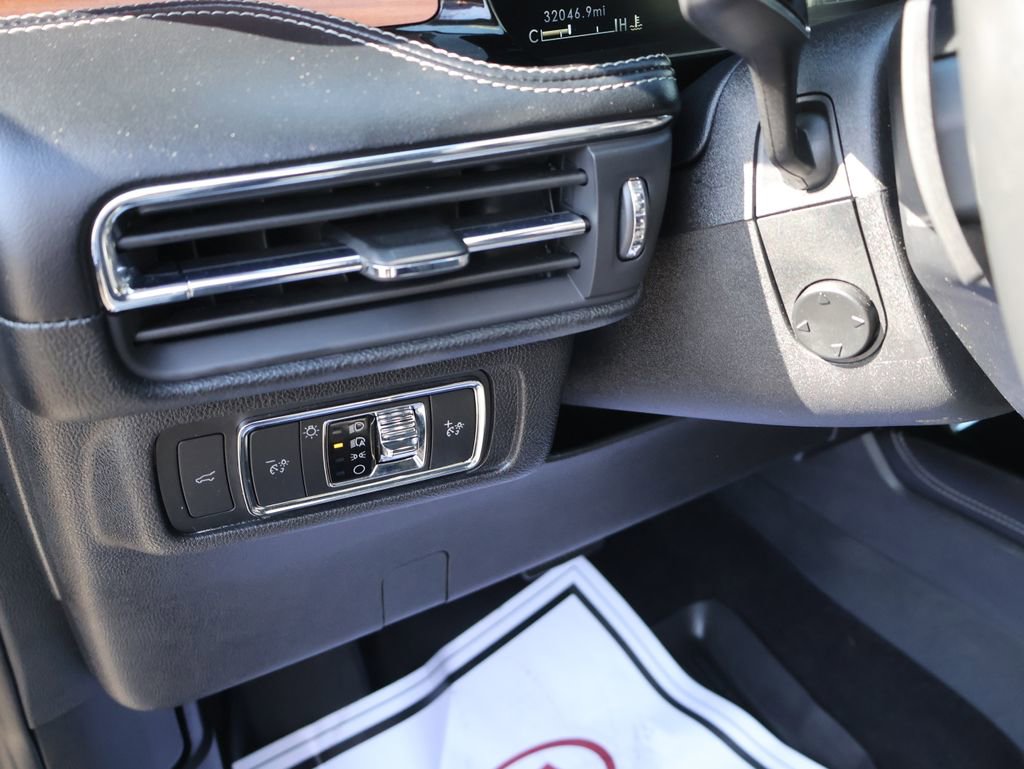 Used 2022 Lincoln Corsair Reserve w/ Equipment Group 201A image 23