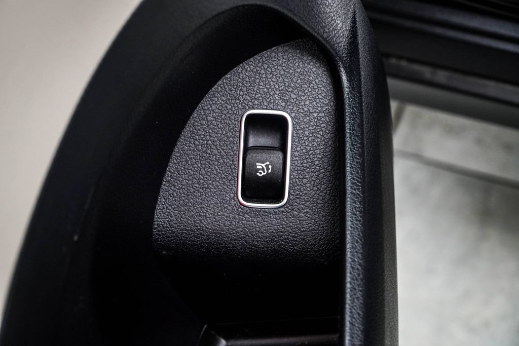 Used 2025 Mercedes-Benz GLE 350 4MATIC image 39