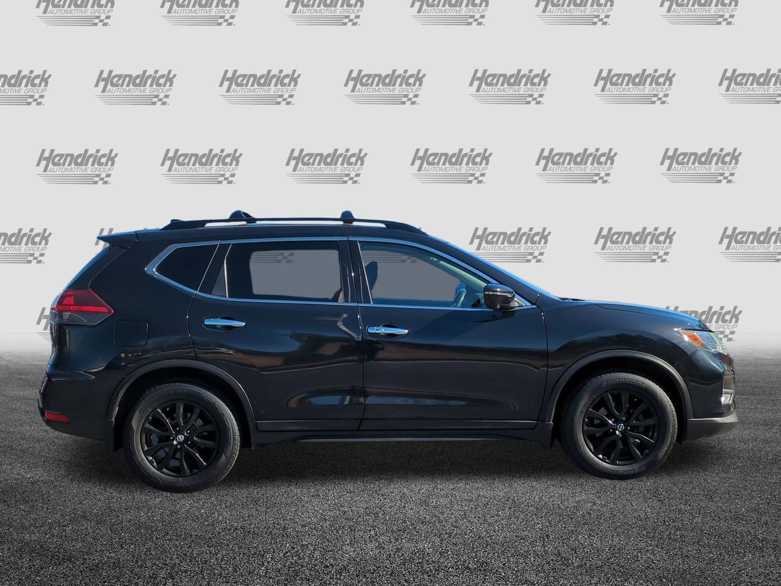 Used 2018 Nissan Rogue SV w/ Premium Package image 11