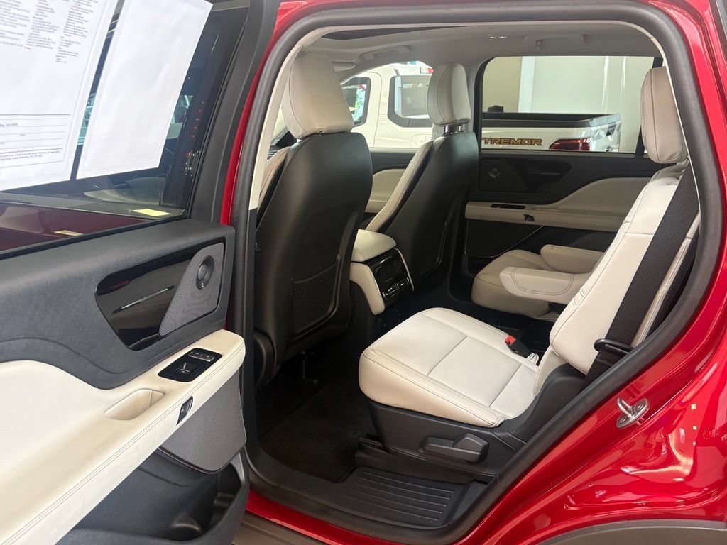 Used 2025 Lincoln Aviator AWD w/ Equipment Group 101A image 35
