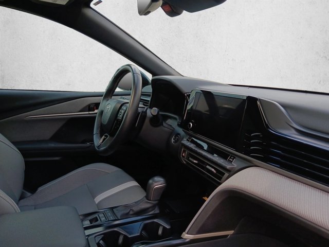 Used 2025 Toyota Camry SE w/ Convenience Package FWD image 22