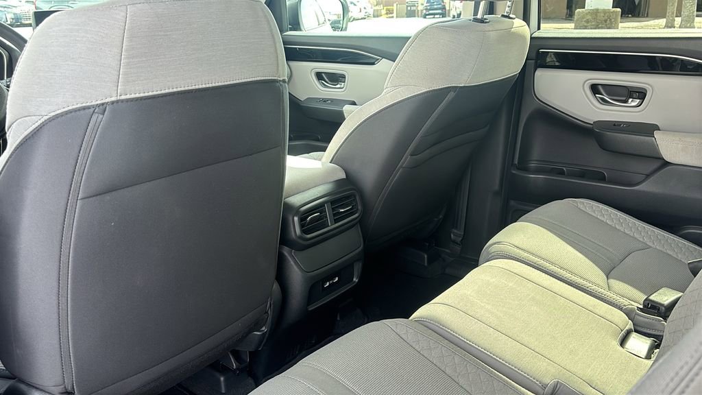 Used 2023 Honda Pilot LX image 31