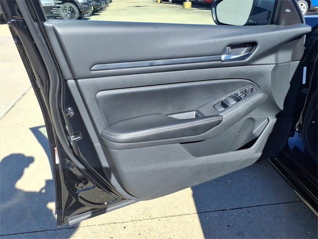 Used 2024 Nissan Altima 2.5 SV image 19