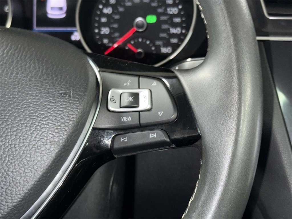 Used 2021 Volkswagen Tiguan SE image 31