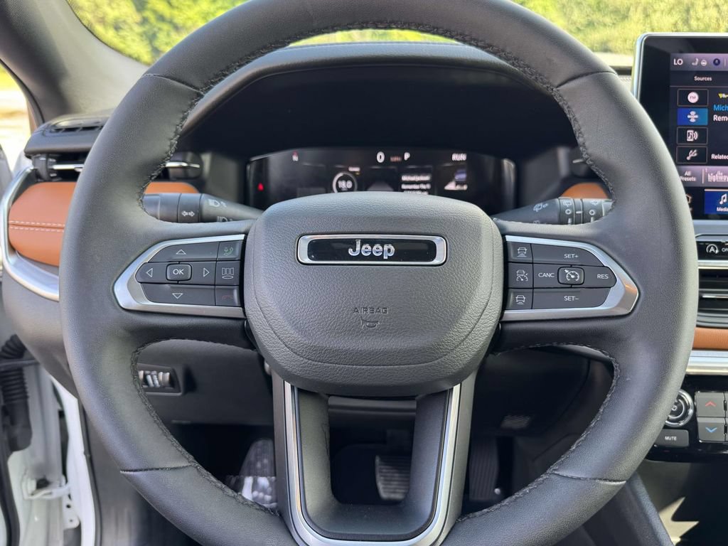 Used 2025 Jeep Compass Limited w/ Elite Group AWD/4WD image 17
