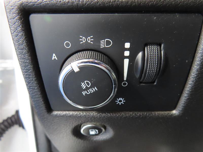 Used 2021 Jeep Grand Cherokee Laredo image 17