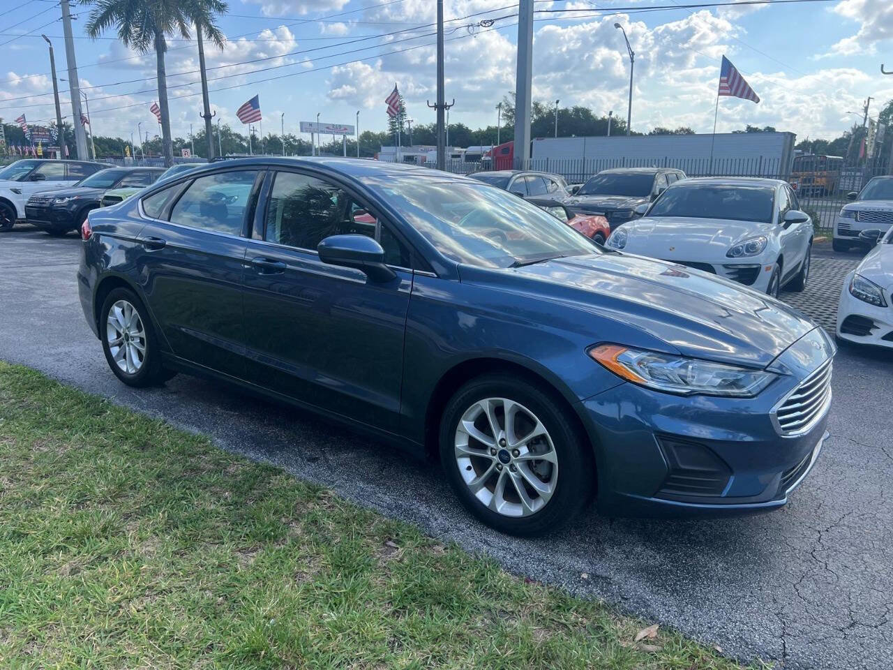 Used 2019 Ford Fusion SE image 4