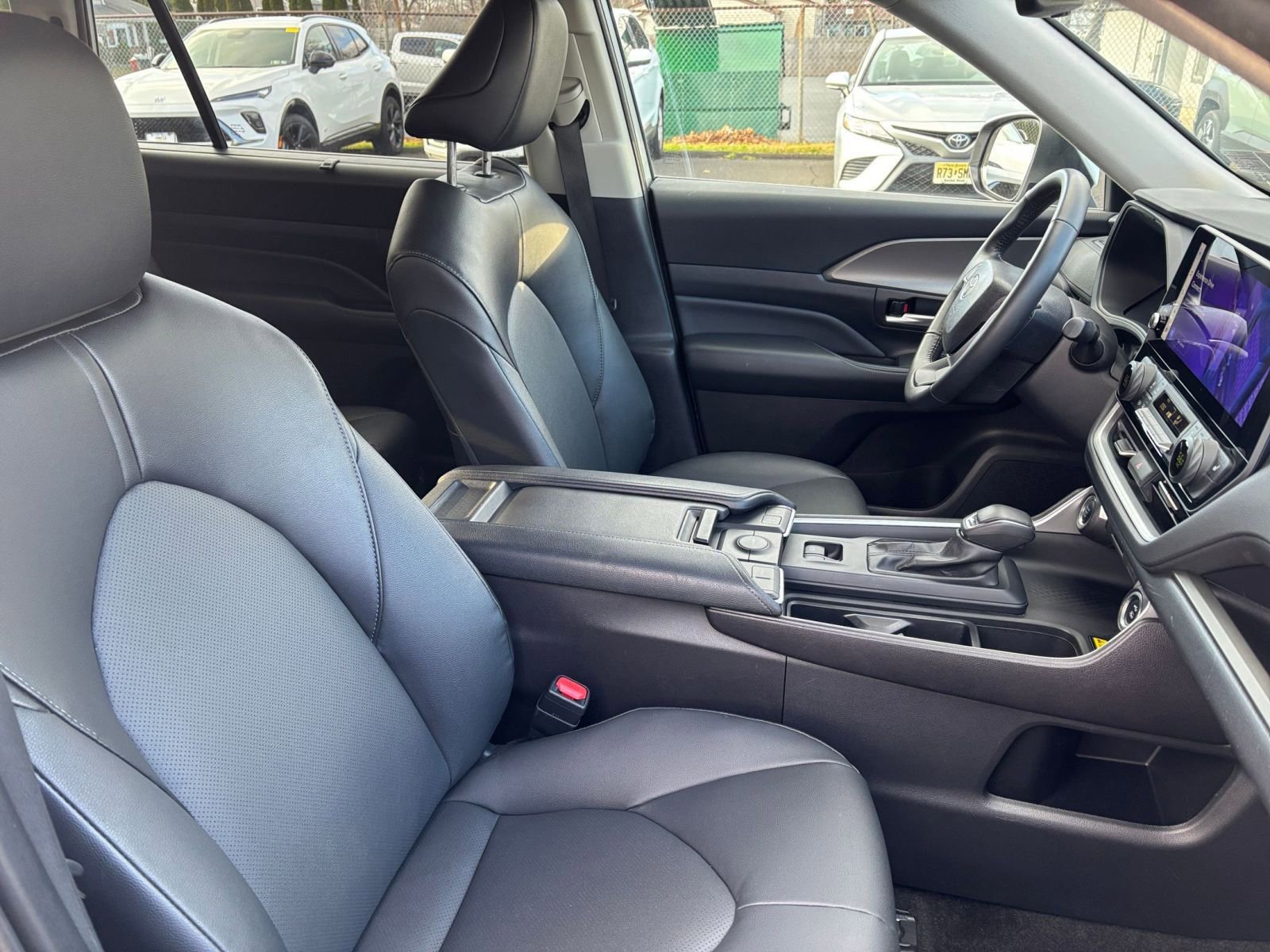 Used 2025 Toyota Grand Highlander FWD image 36