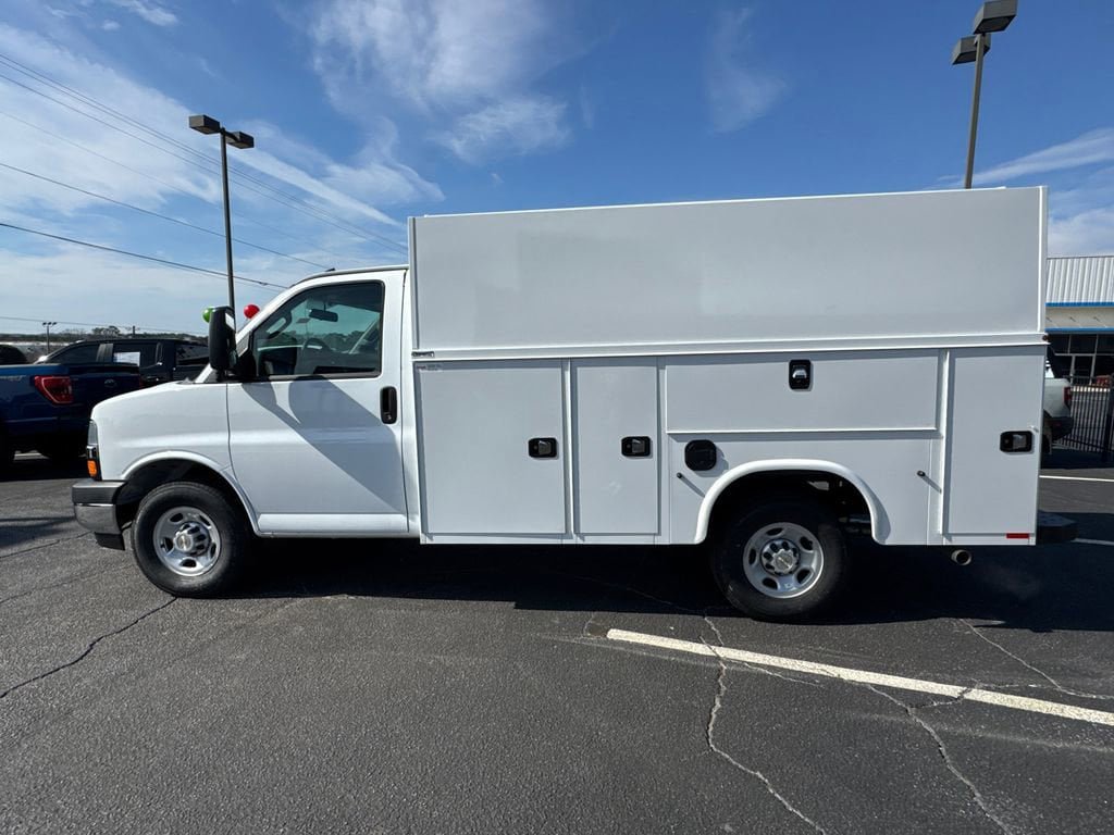 New 2026 Chevrolet Express 3500 w/ Power Convenience Package RWD image 9