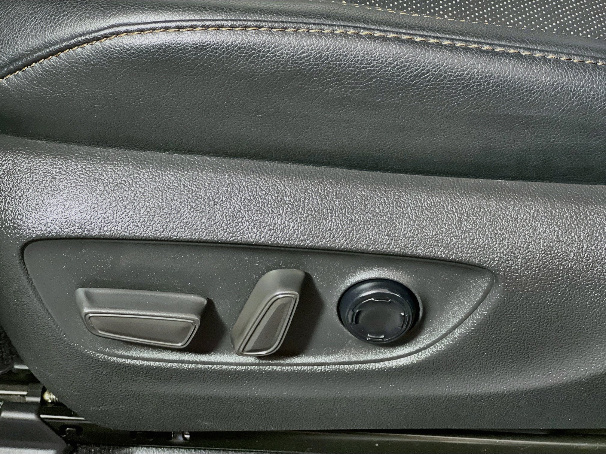 Used 2025 Toyota Sienna Platinum FWD image 15