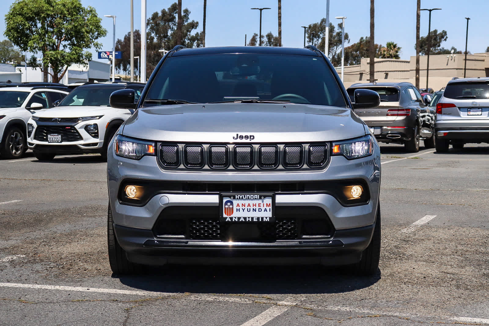 Used 2022 Jeep Compass Latitude w/ Sun and Sound Group FWD image 2