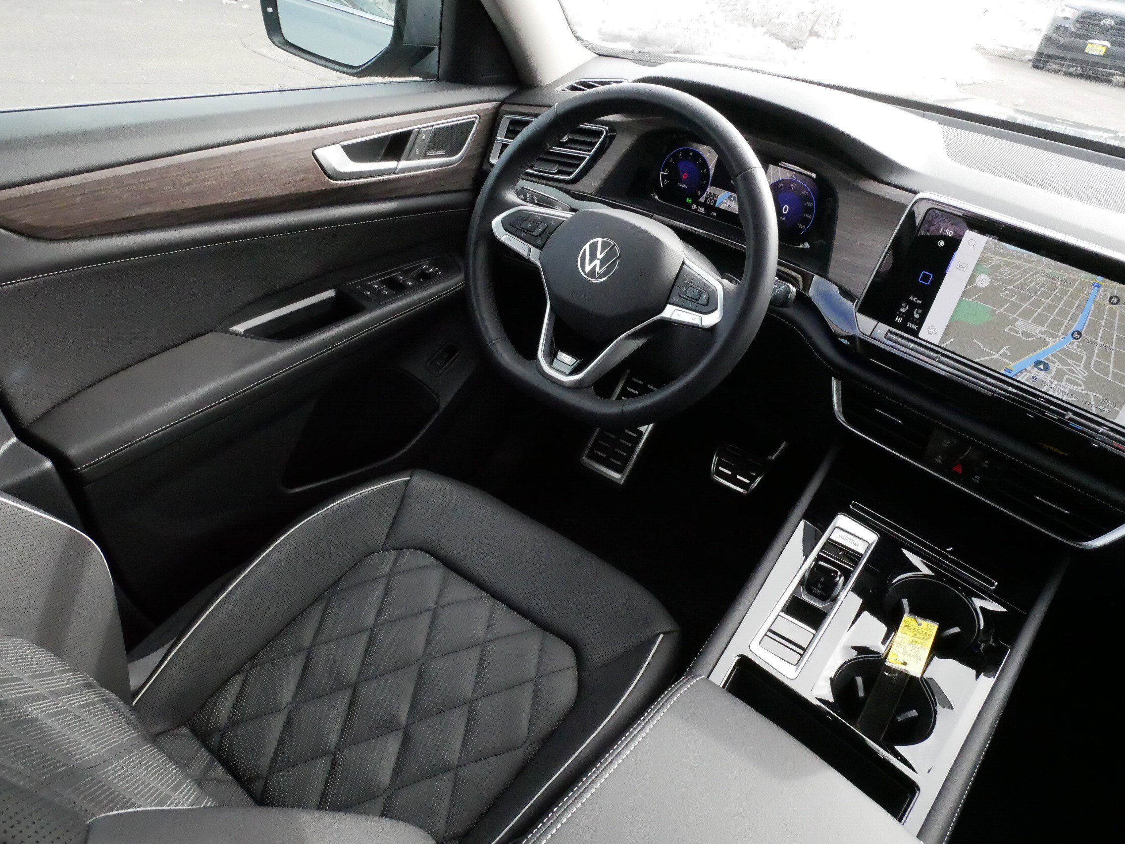 Certified 2025 Volkswagen Atlas SEL Premium R-Line image 9