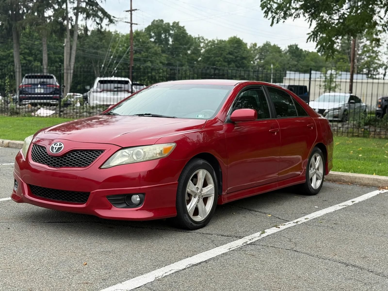 Used 2011 Toyota Camry SE w/ SE Extra-Value Pkg #1 FWD image 9