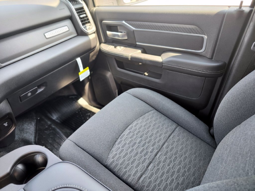 New 2026 RAM 3500 Big Horn AWD/4WD image 14