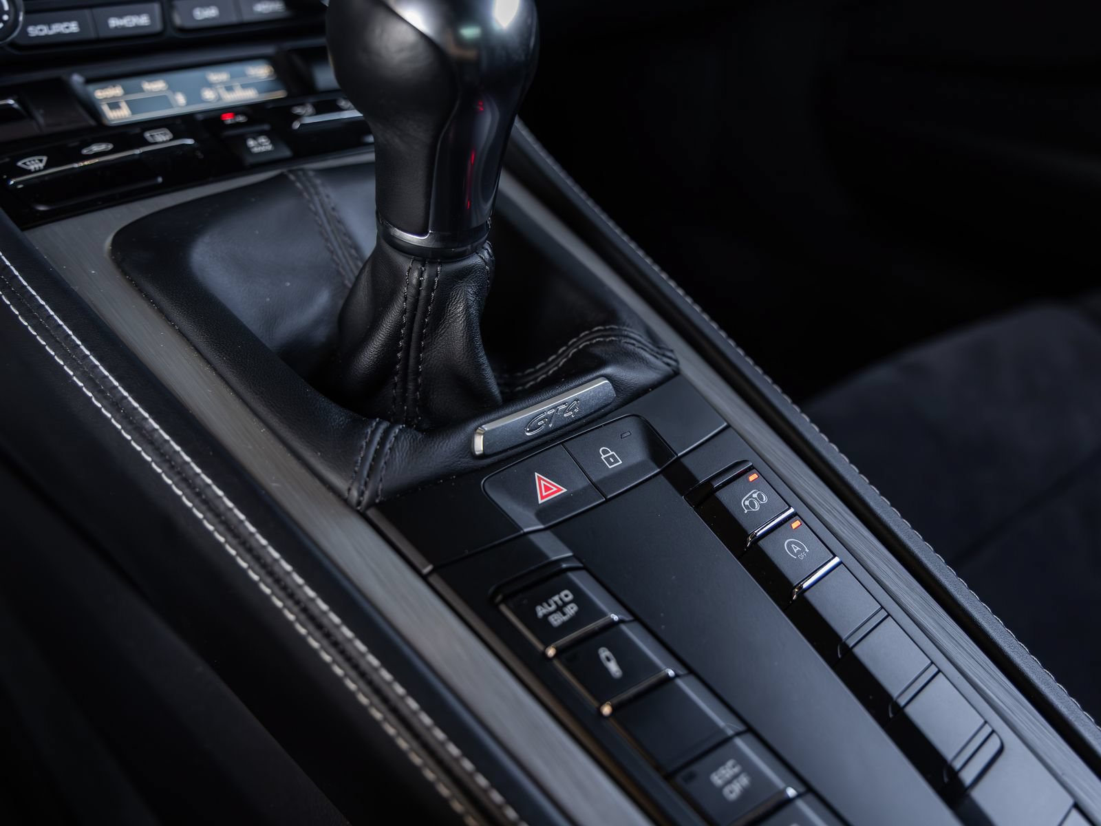 Certified 2020 Porsche 718 Cayman GT4 RWD image 42