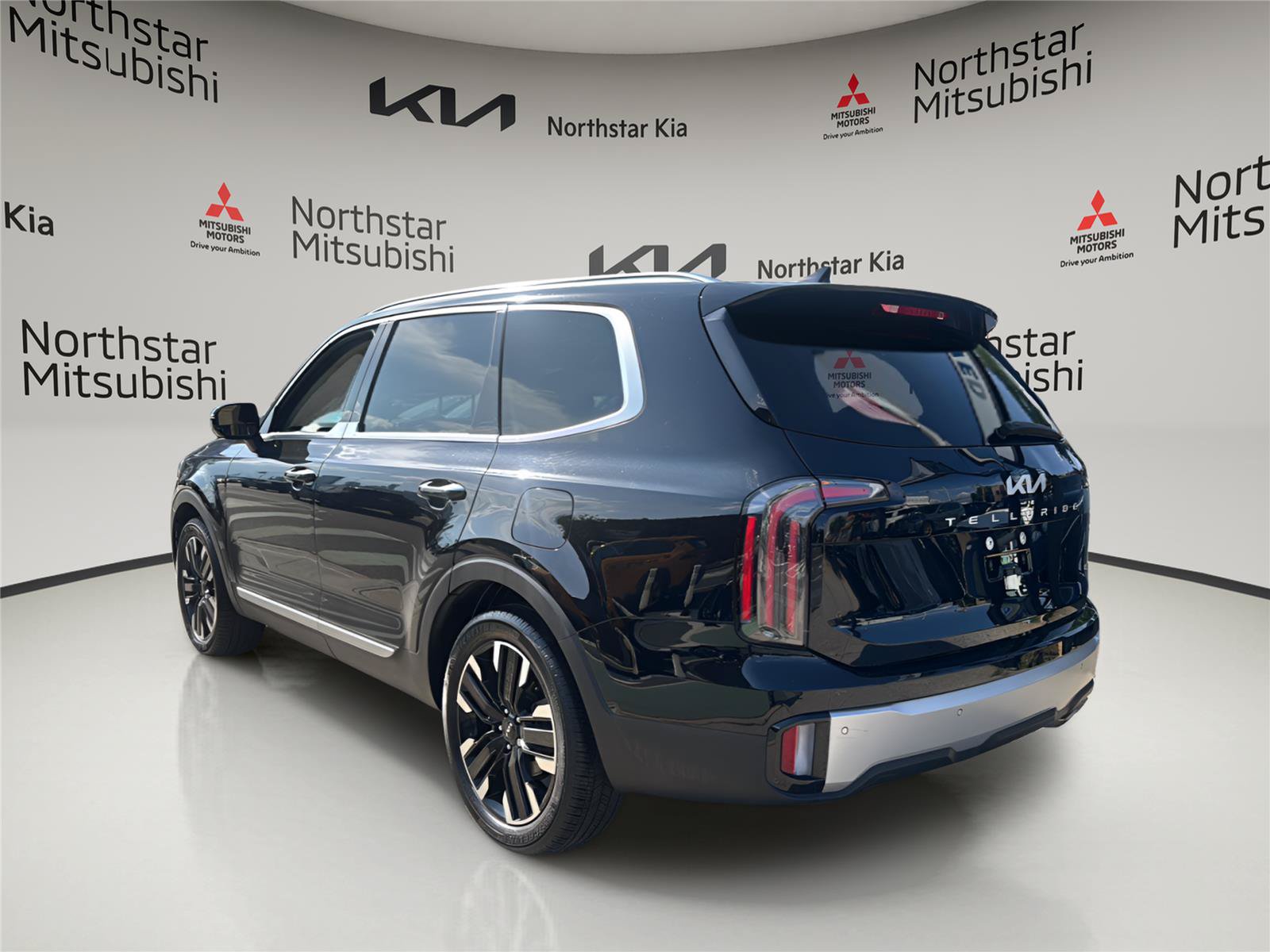 Used 2023 Kia Telluride SX AWD/4WD image 3