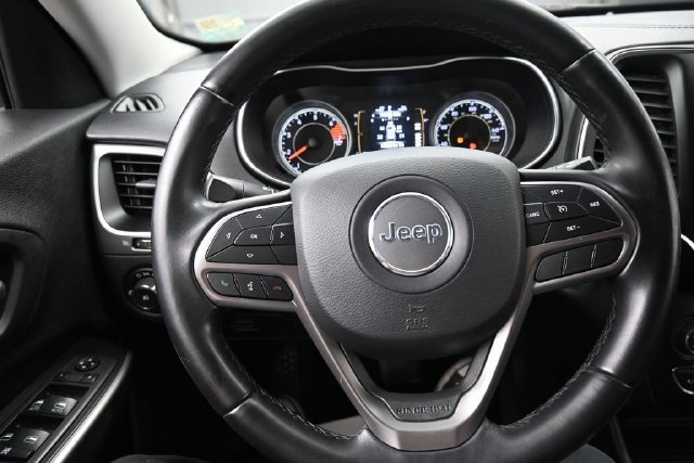 Used 2019 Jeep Cherokee Latitude Plus FWD image 8