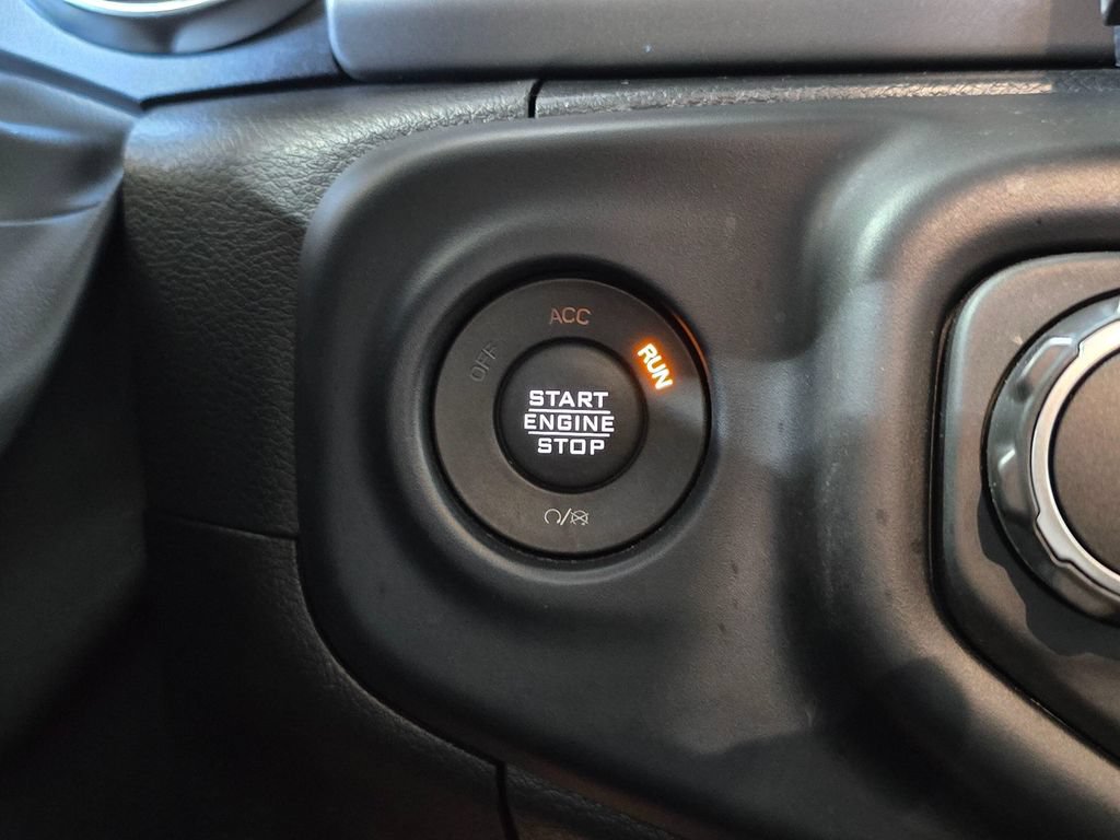 Used 2023 Jeep Gladiator Sport AWD/4WD image 17