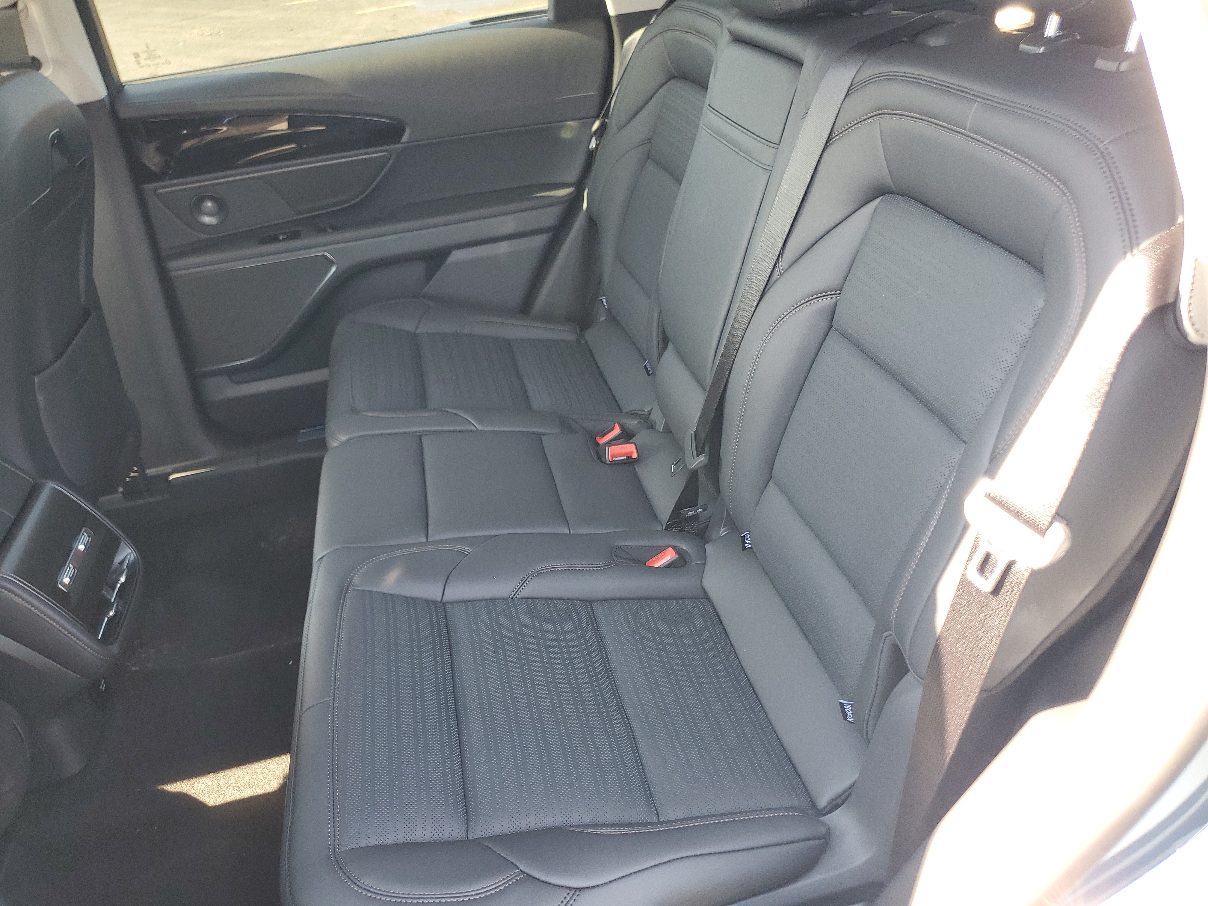 New 2026 Lincoln Nautilus Reserve w/ Jet Appearance Package AWD/4WD image 32