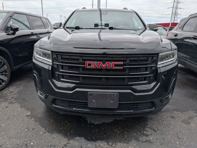 Used 2023 GMC Acadia SLE w/ Driver Convenience Package image 4