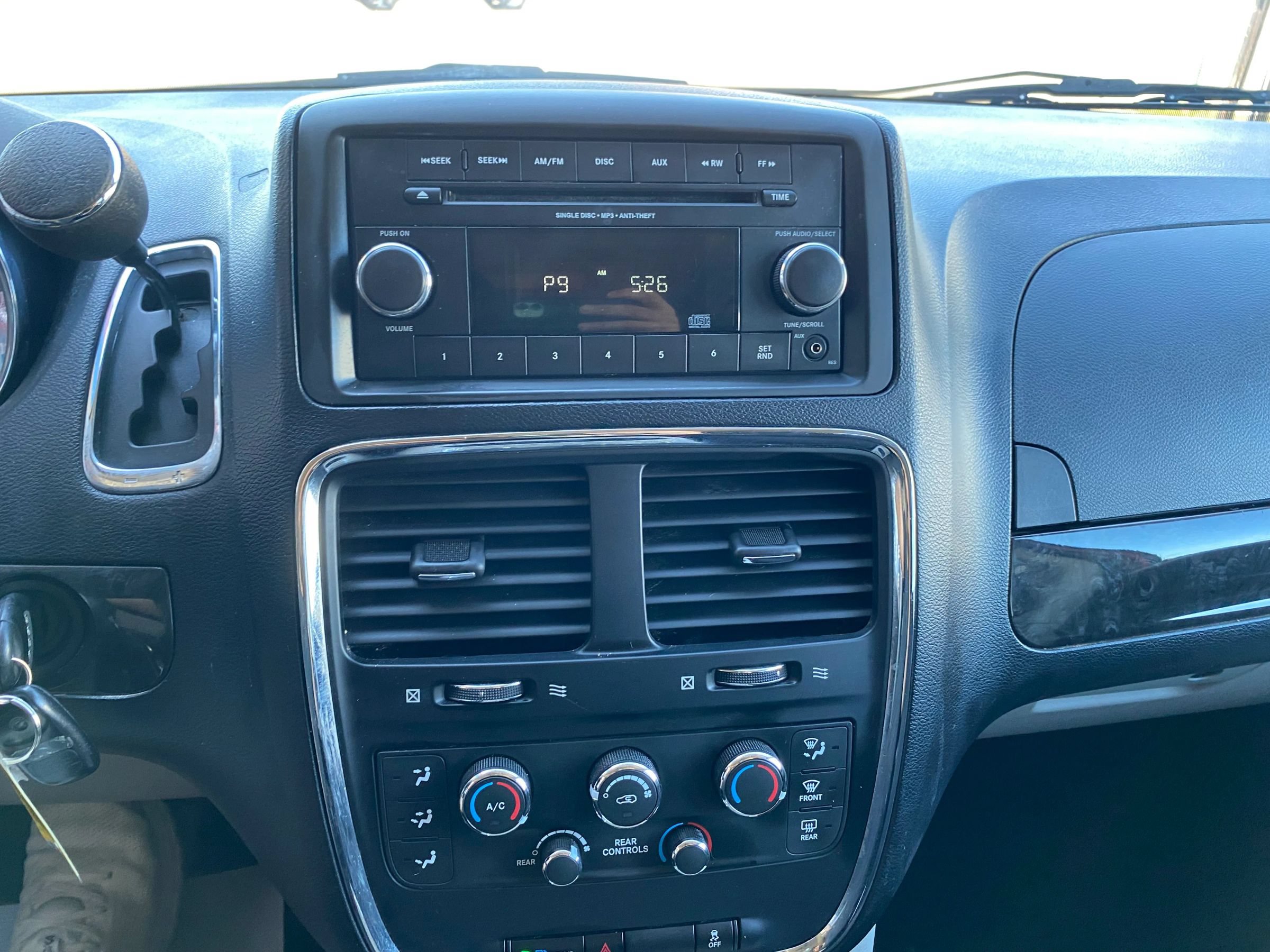 Used 2012 Dodge Grand Caravan SXT FWD image 23