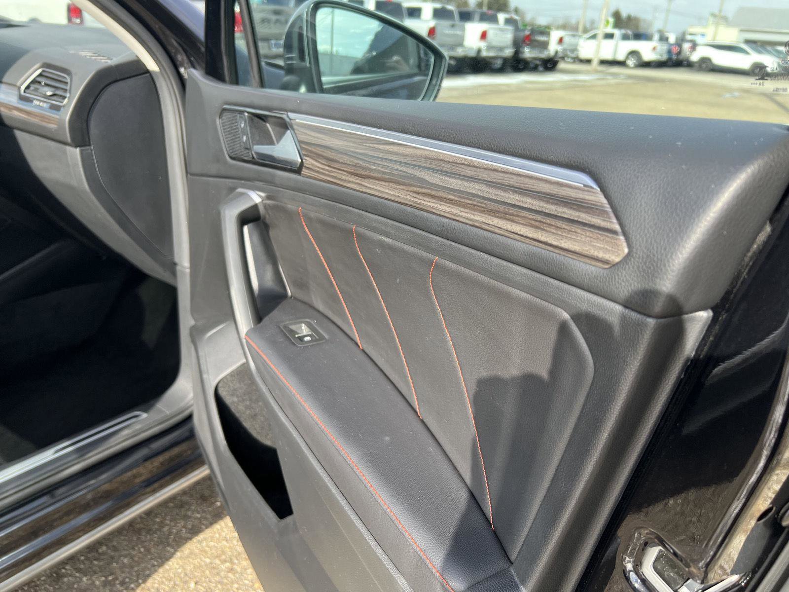 Used 2024 Volkswagen Tiguan Wolfsburg Edition image 39