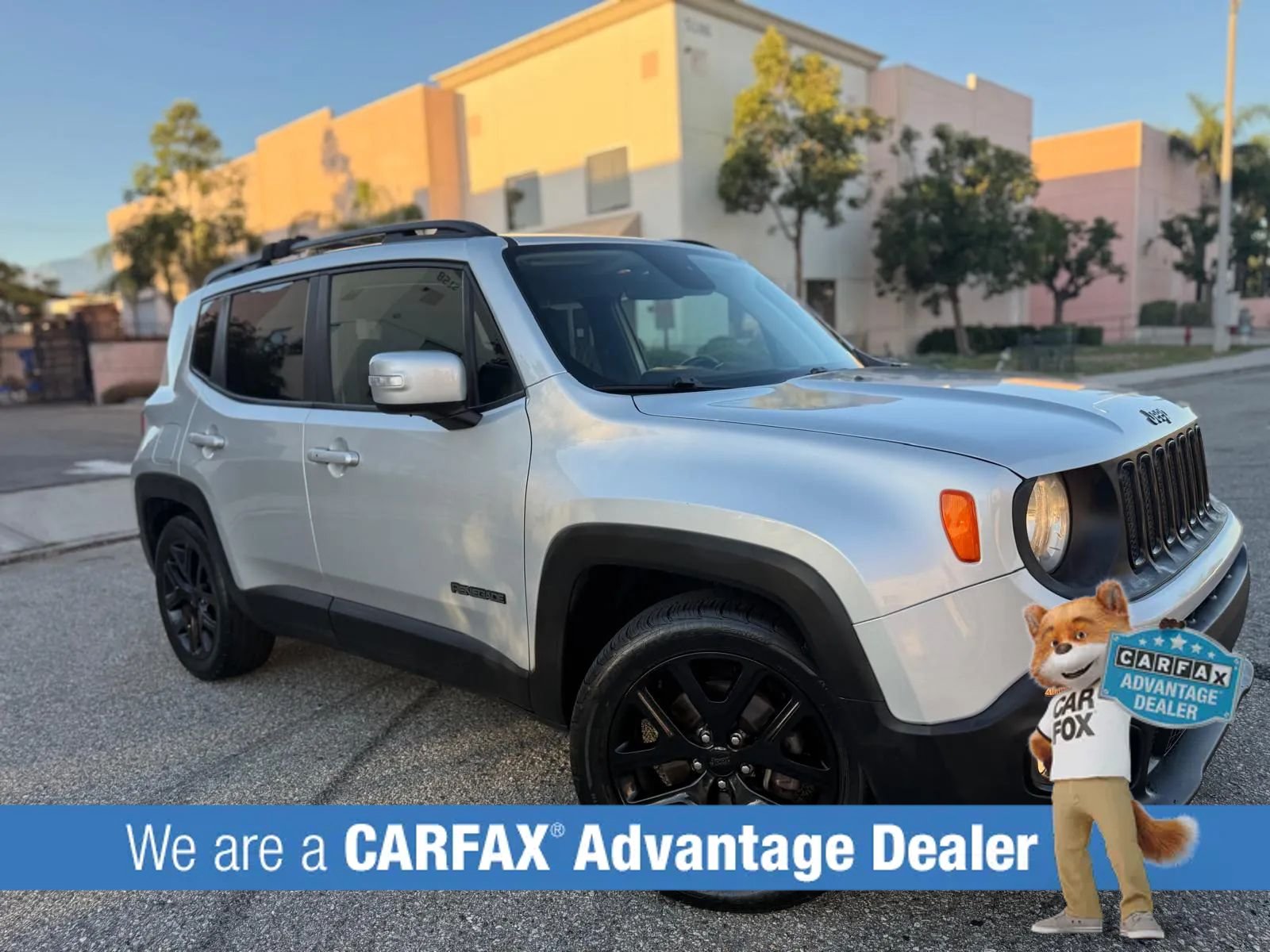 Used 2018 Jeep Renegade Altitude FWD image 2