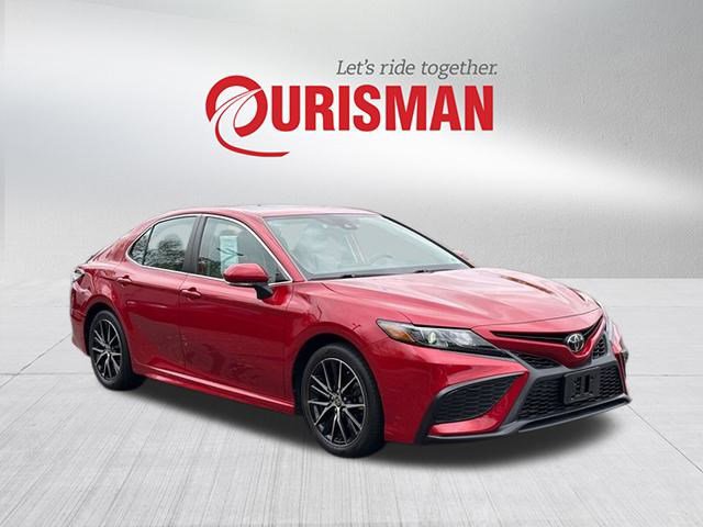 Used 2022 Toyota Camry SE w/ Cold Weather Package