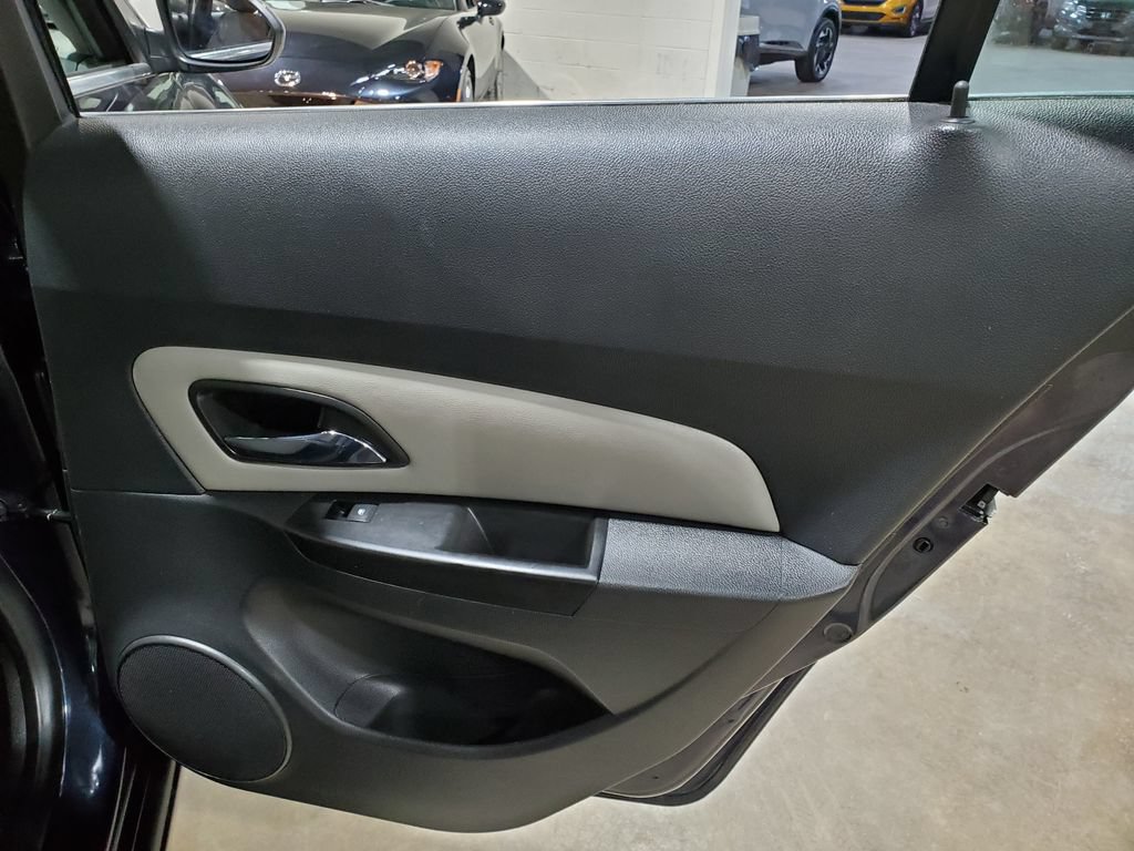 Used 2014 Chevrolet Cruze LT FWD image 21