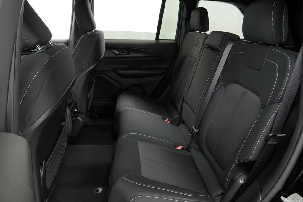 Certified 2024 Jeep Grand Cherokee Laredo AWD/4WD image 13