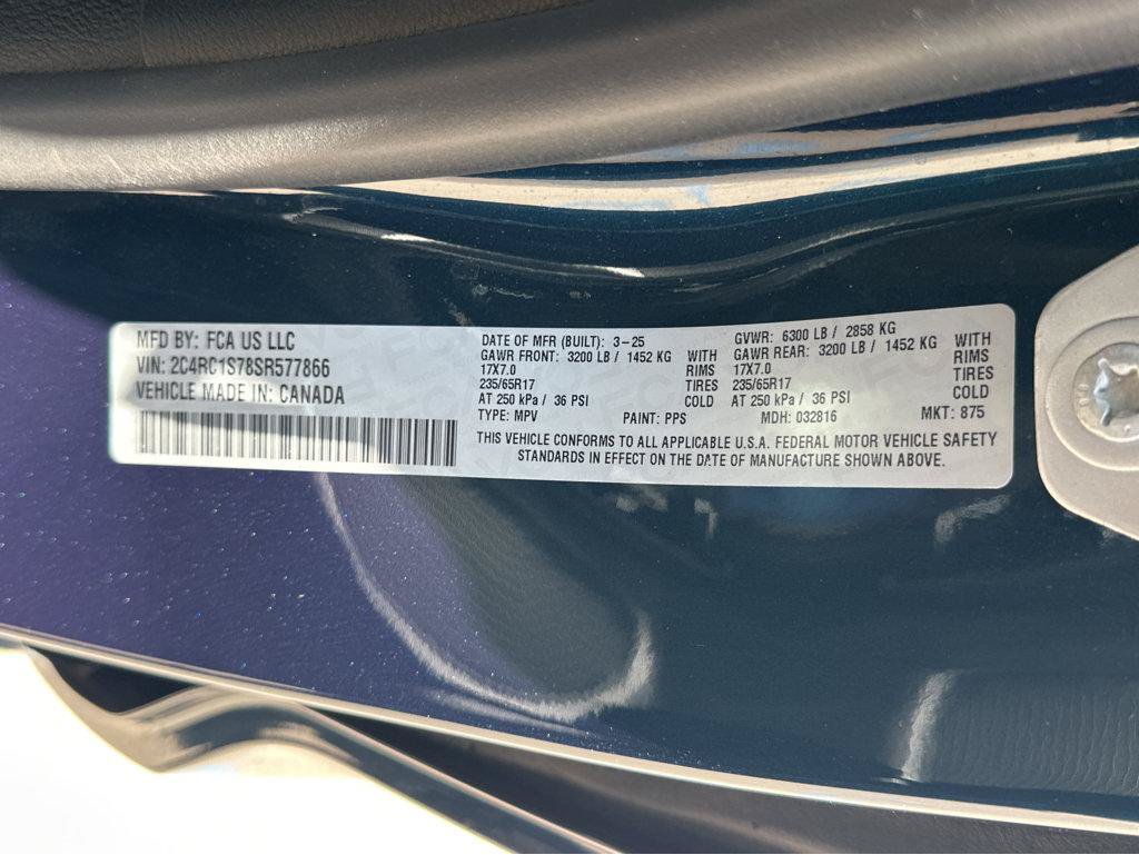 Used 2025 Chrysler Pacifica Select FWD image 47