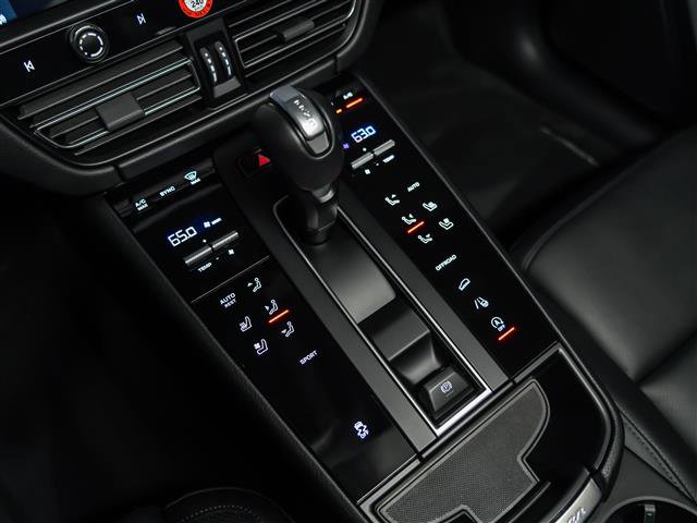Used 2025 Porsche Macan image 24
