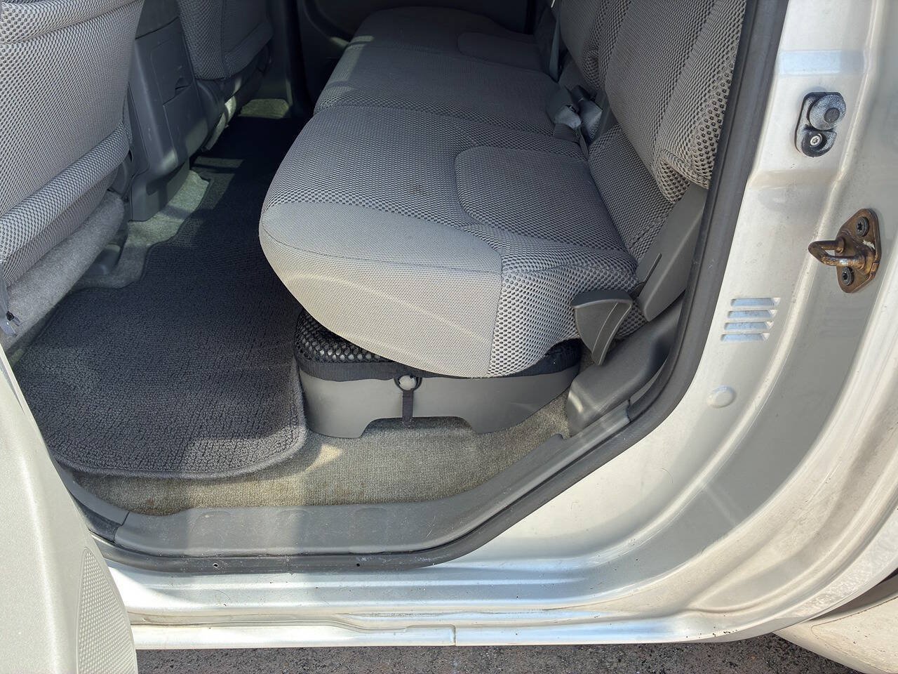 Used 2015 Nissan Frontier SV w/ SV Value Truck Package RWD image 25