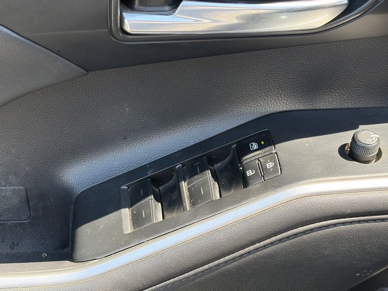 Used 2023 Toyota Highlander XLE FWD image 9