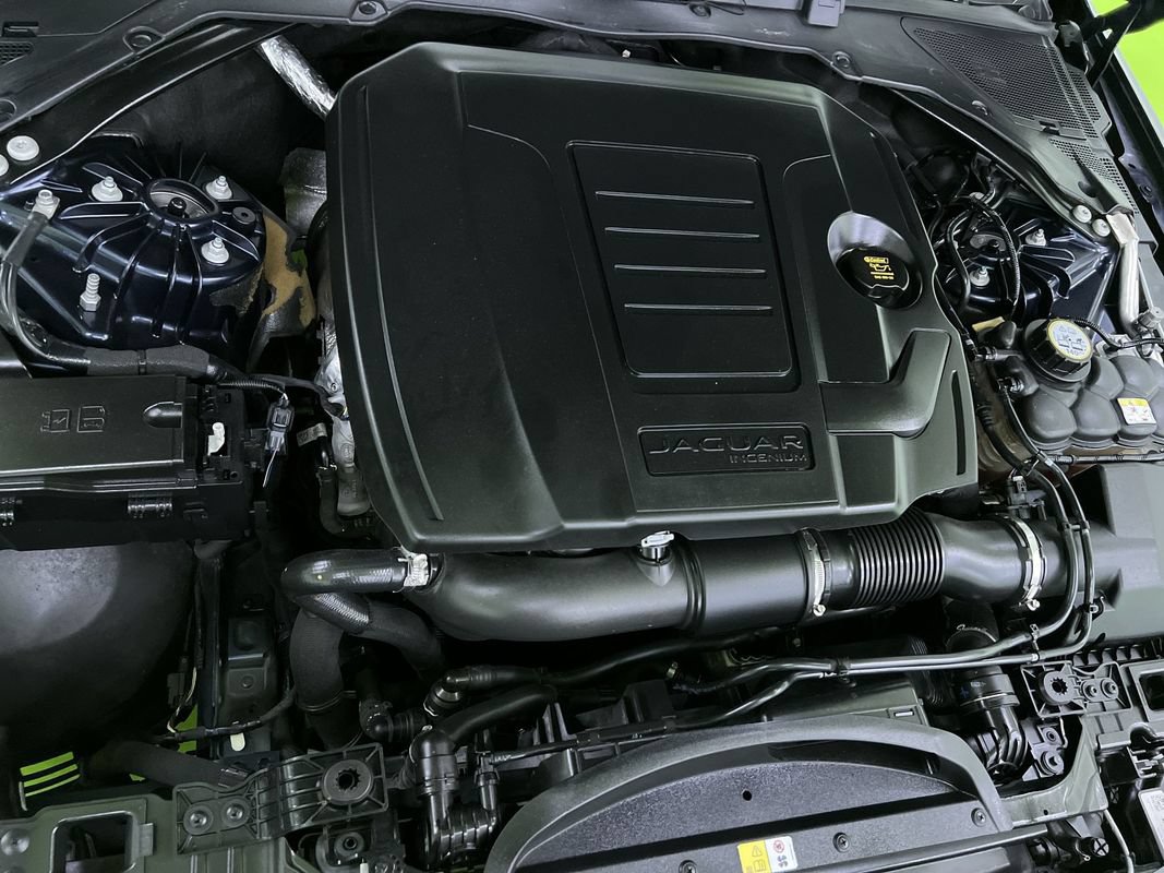 Used 2020 Jaguar XE S RWD image 29