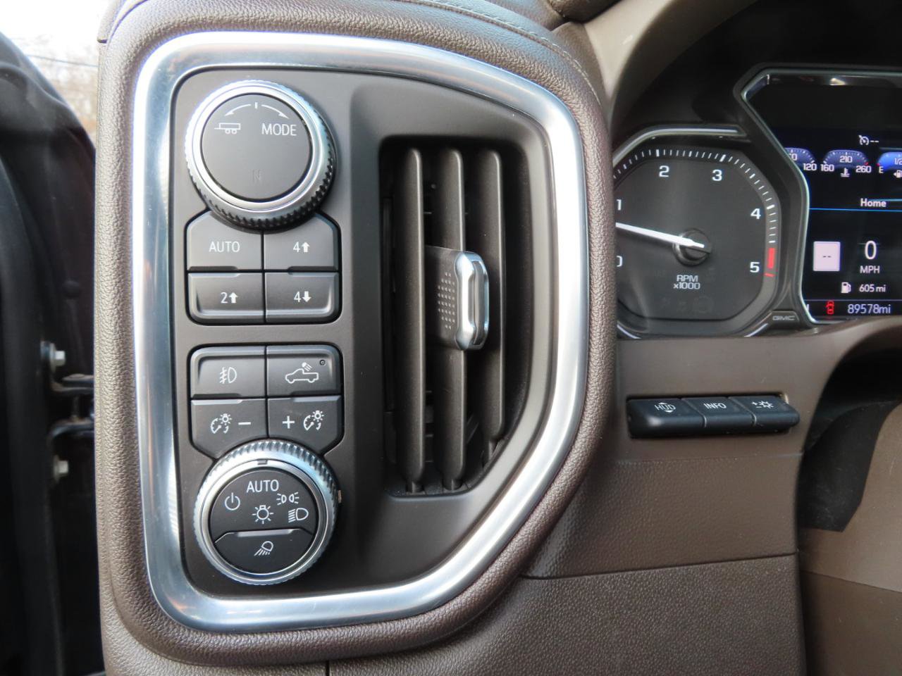 Used 2020 GMC Sierra 3500 Denali image 35