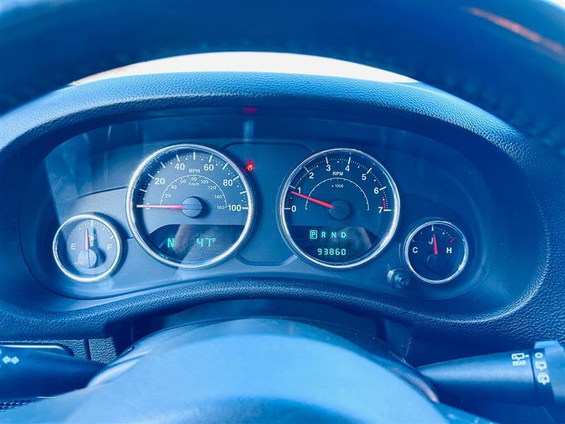 Used 2012 Jeep Wrangler Unlimited Rubicon w/ Max Tow Pkg image 30