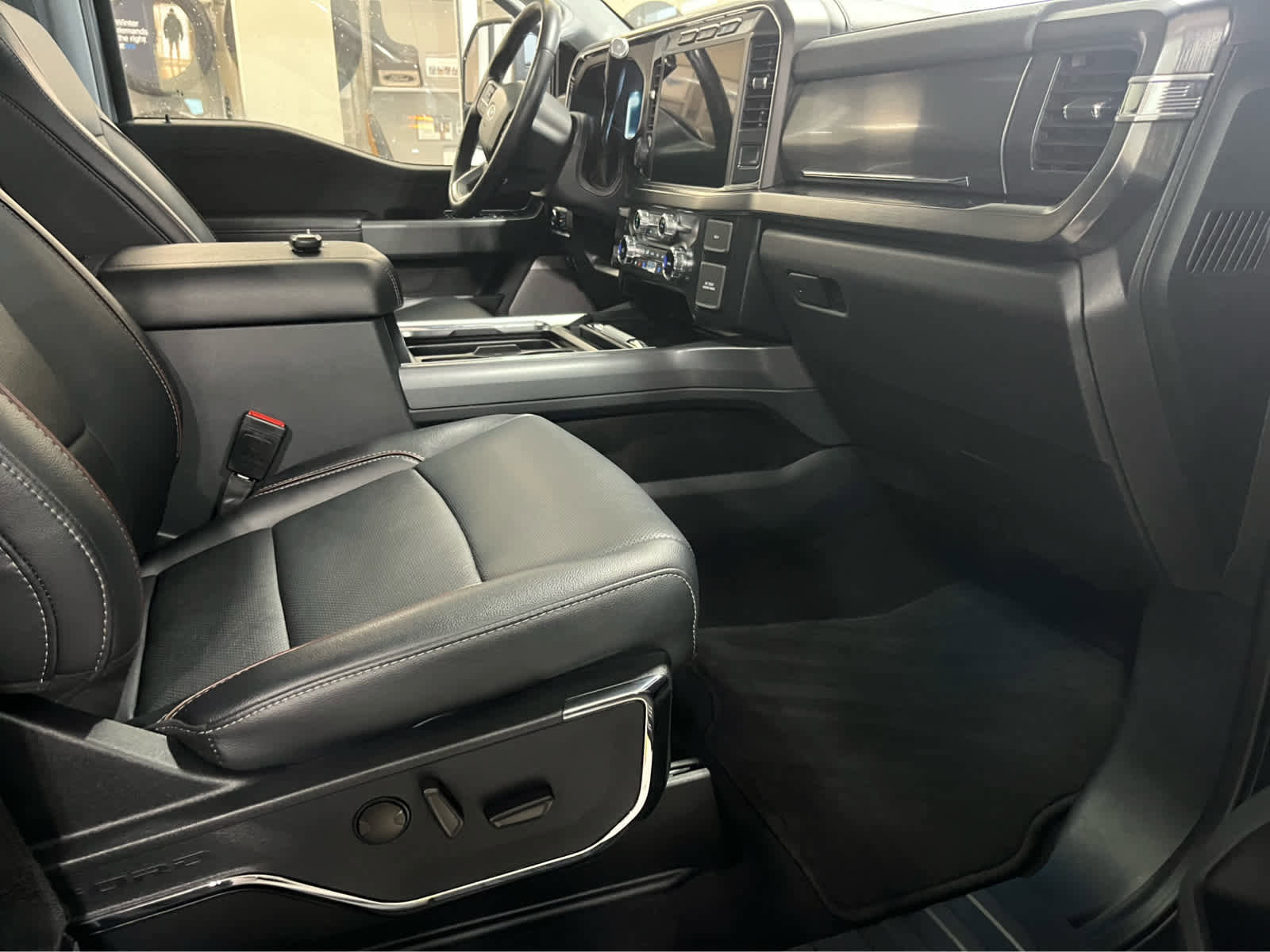 Used 2024 Ford F250 Lariat w/ Lariat Ultimate Package image 47