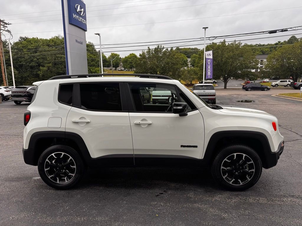 Used 2023 Jeep Renegade Latitude AWD/4WD image 4
