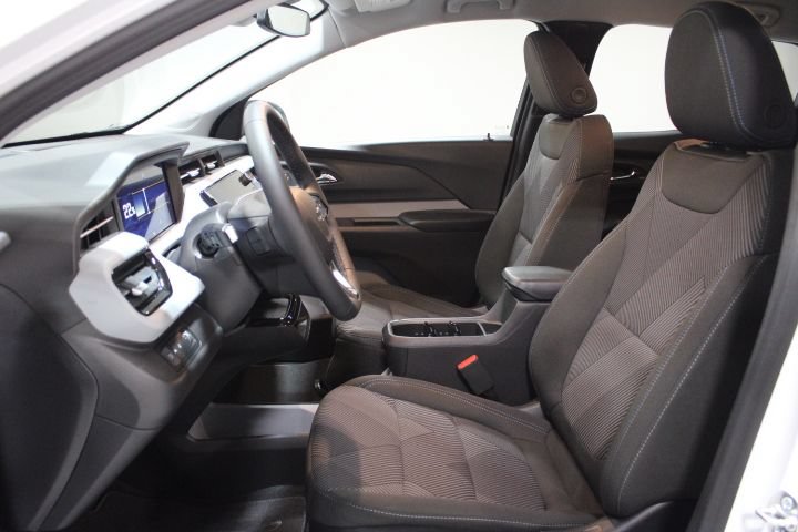 New 2027 Chevrolet Bolt LT w/ Comfort Package FWD image 17